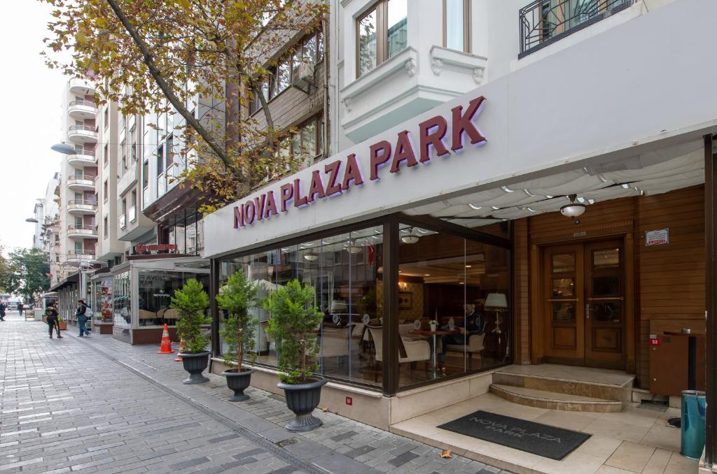 Nova Plaza Park Hotel